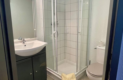 8th Arrondissement Hostel | Balaena