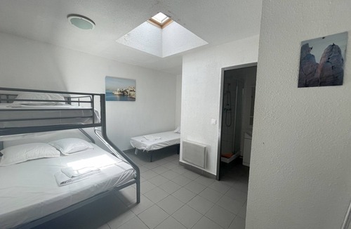 8th Arrondissement Hostel | Balaena