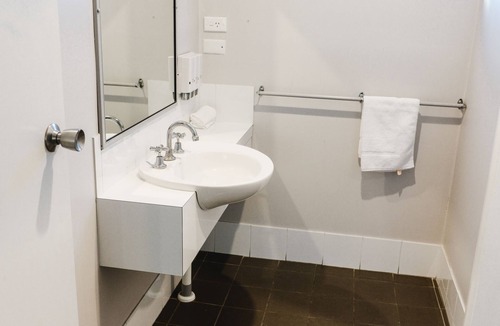 Bomaderry Hotel | Balan Village Motel