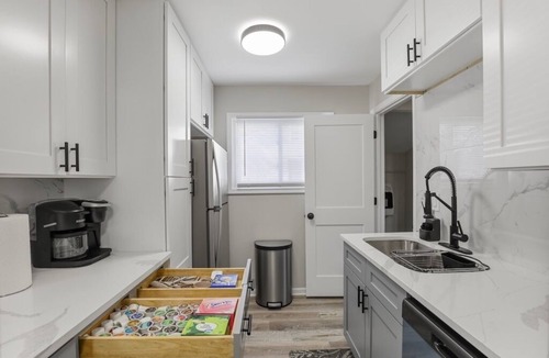 Bolingbrook House | Balanced: 4BR-2BT Fully Updated