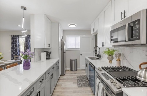 Bolingbrook House | Balanced: 4BR-2BT Fully Updated