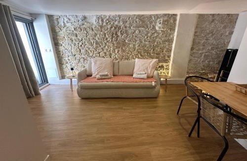 Balaruc-le-Vieux Apartment | Balaruc Le Vieux Superbe studio dans maison médiévale avec terrasse et vue lagune de Thau