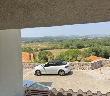 Balaruc-le-Vieux Apartment | Balaruc Le Vieux Superbe studio dans maison médiévale avec terrasse et vue lagune de Thau