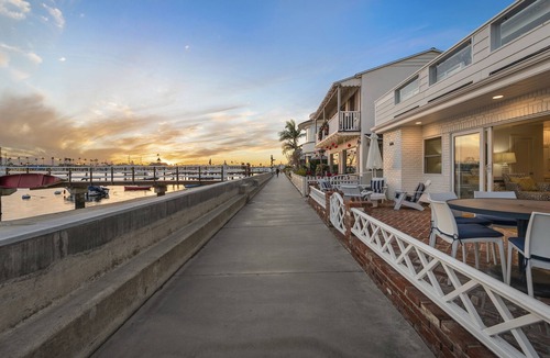 Balboa Island Apartment | Balboa Island Charming Bay Front Ocean Beach House