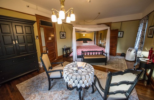 Dufur Hotel | Balch Hotel