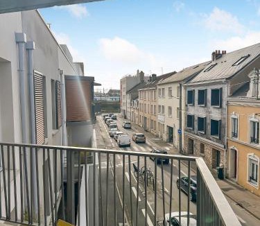 Le Mans Apartment | Balcon privé & déco élégante
