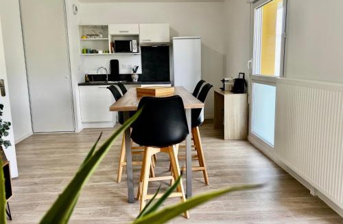 Saran Apartment | Balcon secret - T3 neuf calme, balcon, parking, proche autoroute