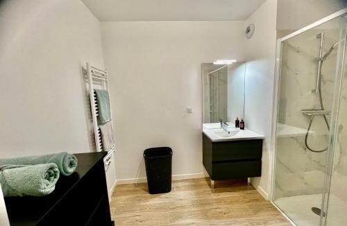 Saran Apartment | Balcon secret - T3 neuf calme, balcon, parking, proche autoroute