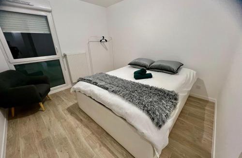 Saran Apartment | Balcon secret - T3 neuf calme, balcon, parking, proche autoroute