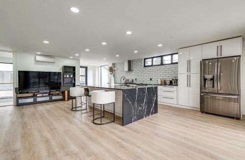 Martha Lake House | Balconies and Shared Dock! Lakefront Lynnwood Home