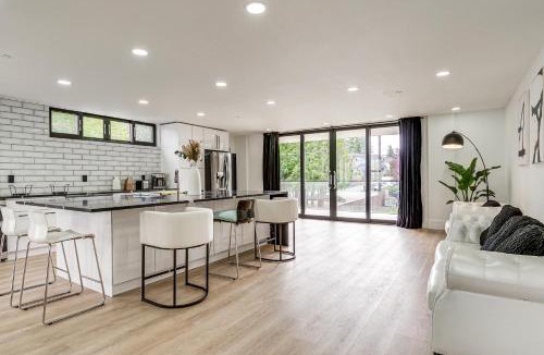 Martha Lake House | Balconies and Shared Dock! Lakefront Lynnwood Home
