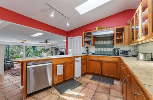 Balcones Park House | Balconies Retreat w Private Pool, Near Parks & DT!