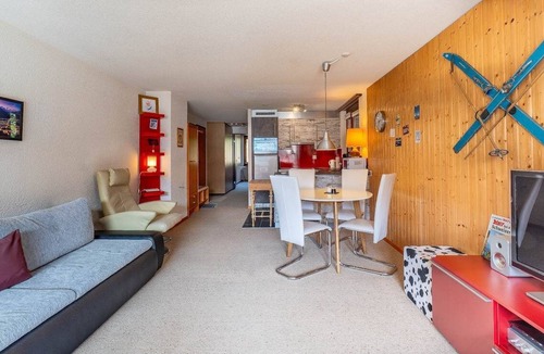 Oey Apartment | Balcony Apartment | Tennis & Playground + View