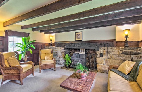 Buena Vista House | Balcony Downs Historic Home Near River Access