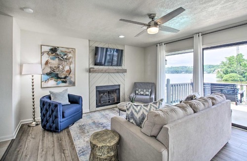 Hot Springs House | Balcony & Lake Access: Hot Springs Getaway!