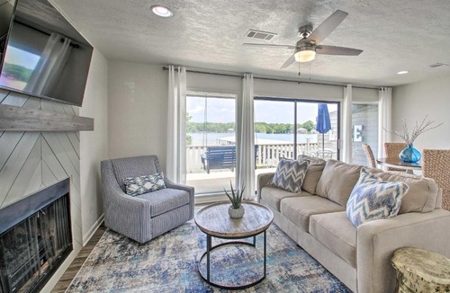 Hot Springs House | Balcony & Lake Access: Hot Springs Getaway!