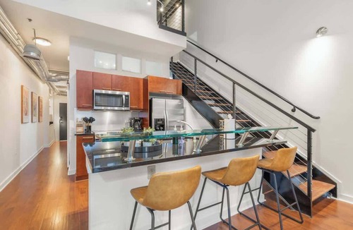 Atlantic Station Area Apartment | Balcony Loft ,City Views, Walkable