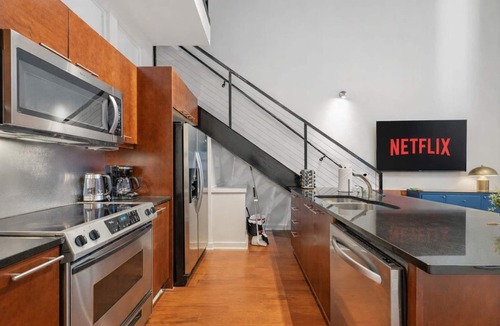 Atlantic Station Area Apartment | Balcony Loft ,City Views, Walkable