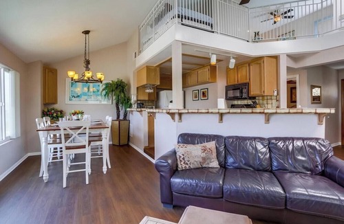 Mission Beach Condo | Balcony Ocean view, heart of MB, garage and bikes