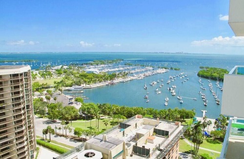 Coconut Grove Condo | Balcony Ocean View ! Pool - WiFi - Gym - Parking