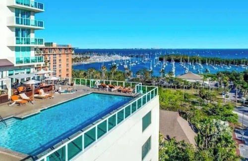 Coconut Grove Condo | Balcony Ocean View ! Pool - WiFi - Gym - Parking