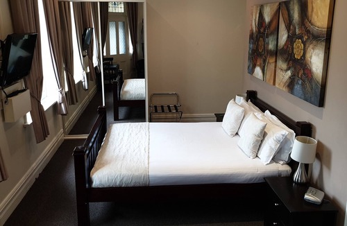 Murray Bridge Hotel | Balcony On Sixth Lodge