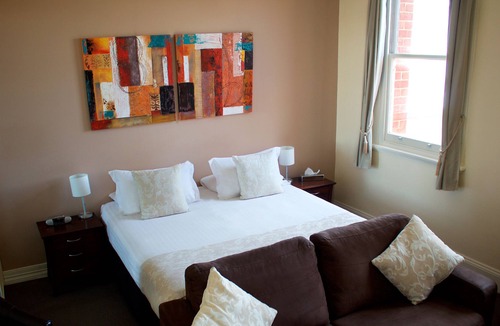 Murray Bridge Hotel | Balcony On Sixth Lodge