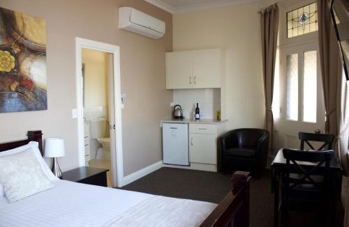 Murray Bridge Hotel | Balcony On Sixth Lodge