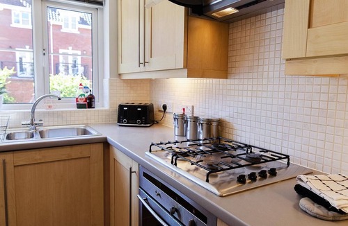 Norwich House | Balcony Parking 50Mbps Full Kitchen Washer
