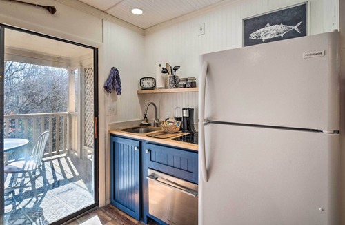 Lake Lure Apartment | Balcony + Pool Access! Couples Escape in Lake Lure