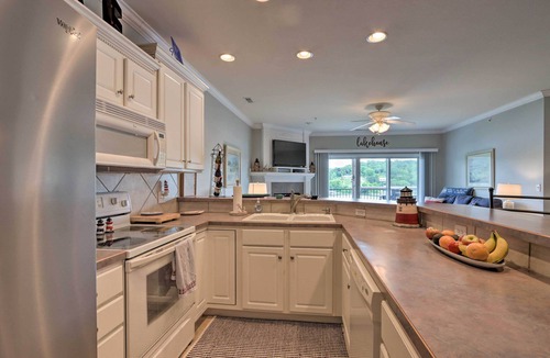 Camdenton Condo | Balcony & Seasonal Pool: Lakefront Ozark Condo