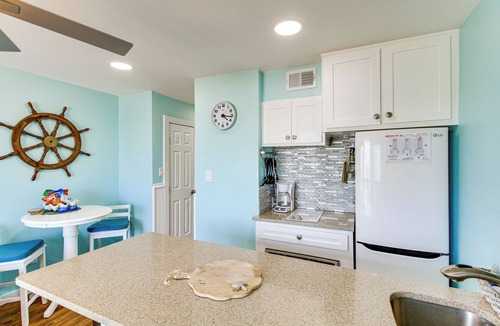 North Beach Condo | Balcony w/Ocean View! North Beach 2nd-Floor Condo