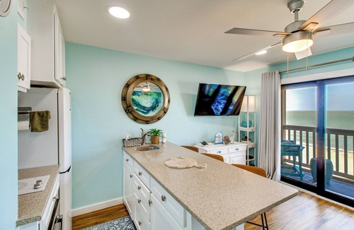North Beach Condo | Balcony w/Ocean View! North Beach 2nd-Floor Condo