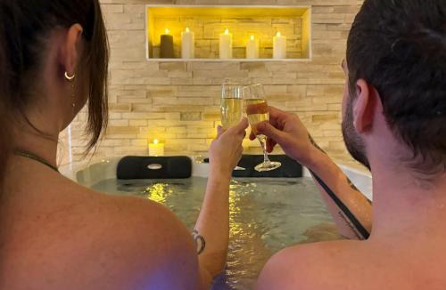 Cagny Apartment | Baldamour Cocon romantique et spa Proche Caen