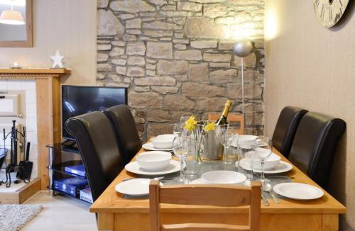 Glenisla House | Baldowrie Farm Cottage