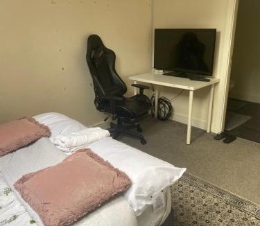 Royton Bed & Breakfast | Baldwins Villa