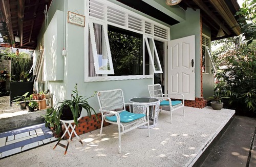 Denpasar Utara House | Bale Dangin Bungalow perfect for family of 4-5