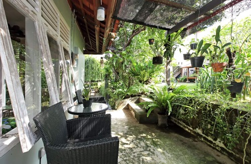 Denpasar Utara House | Bale Dangin Bungalow perfect for family of 4-5