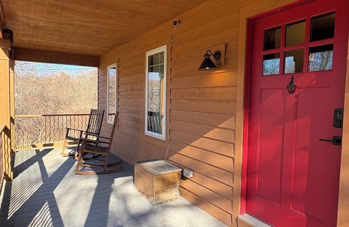 Elizabeth Park Valley House | Bale & Trail Retreat