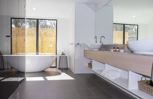 Maiden Gully Hotel | Balgownie Estate Bendigo