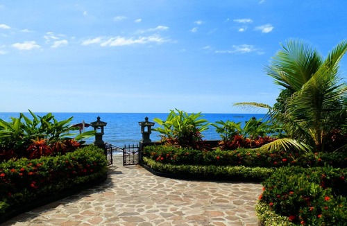 Kalisada Villa | Bali Absolute Beachfront Villa.Singaraja