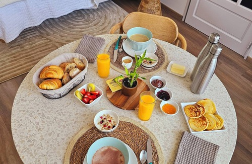 La Roche-sur-Yon Bed & Breakfast | Bali bed and breakfast with heated pool and secure parking