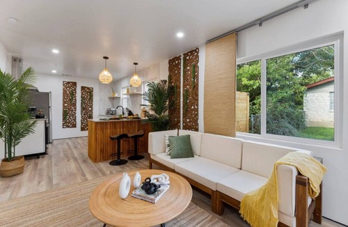 Austin Villa | Bali Inspired | Ping-Pong | Yoga | Massage | Bocce