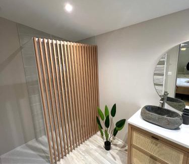 Villeneuve-sur-Lot Apartment | Bali Room - Espace Zen au cœur de la ville !