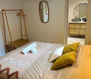 Villeneuve-sur-Lot Apartment | Bali Room - Espace Zen au cœur de la ville !