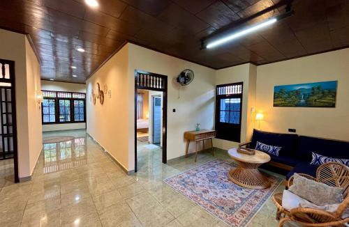 Pratama House | Balinese 4BR Home -Scenic Stroll to Nusa Dua Beach