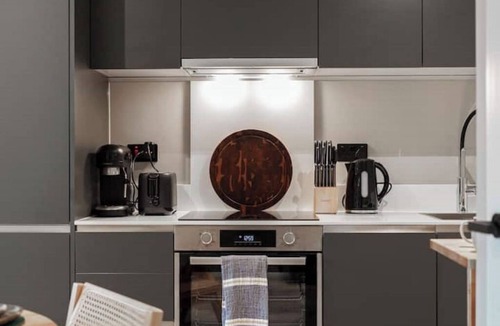 Holbeck Apartment | Balinese Escape - 2Bed 2Bath Leeds Centre and Stadium