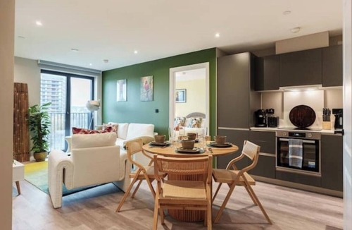 Holbeck Apartment | Balinese Escape - 2Bed 2Bath Leeds Centre and Stadium