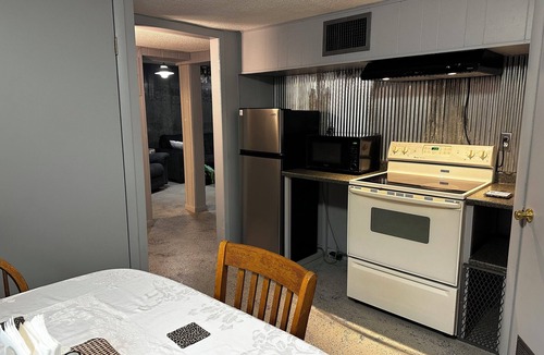 Cawker City House | Ball Of Twine Inn Cozy 1 bedroom stay in Cawker City, Ks. 1 mi. to Waconda Lake