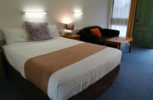 Ballarat East Hotel | Ballarat Eureka Lodge Motel